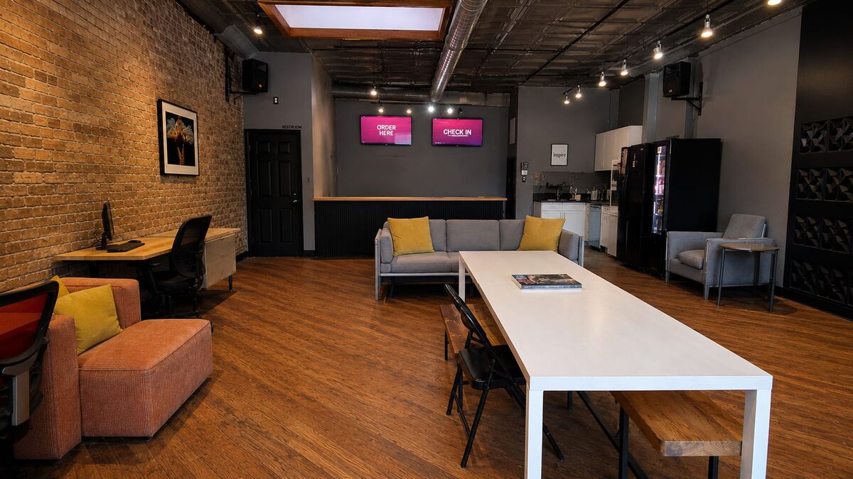 1415 N. Ashland Avenue 8