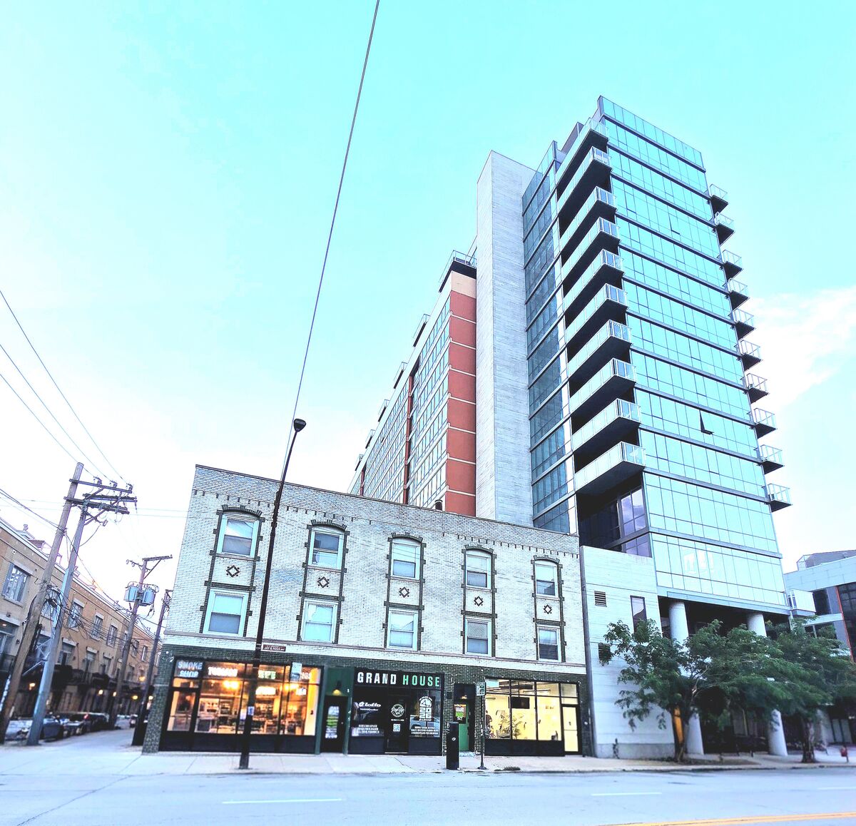 838–842 W. Grand Avenue 2