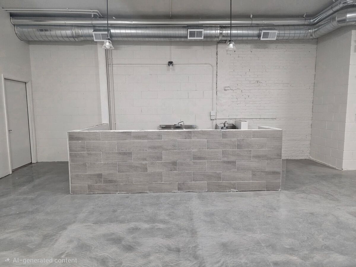 Kiosk and café opportunity at 1415 N. Ashland Avenue 3