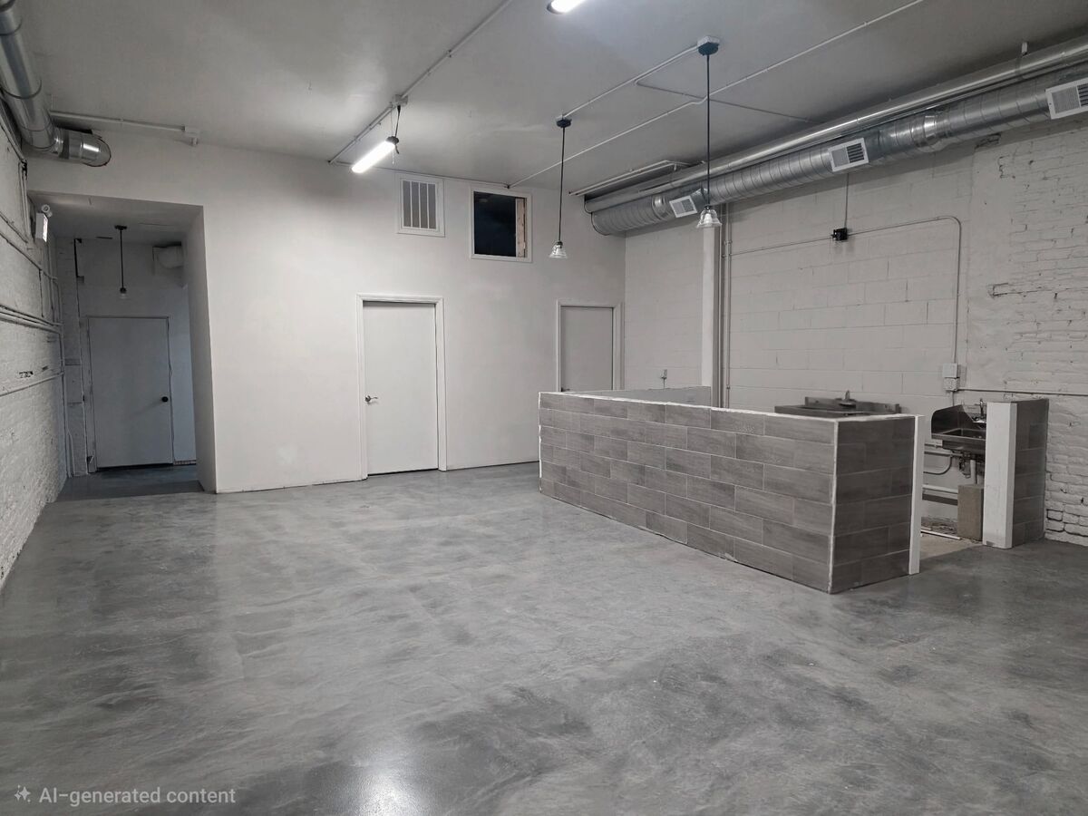 Kiosk and café opportunity at 1415 N. Ashland Avenue 4