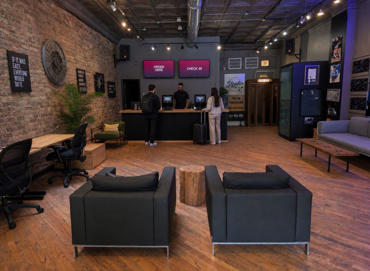 Kiosk and café opportunity at 1415 N. Ashland Avenue 7