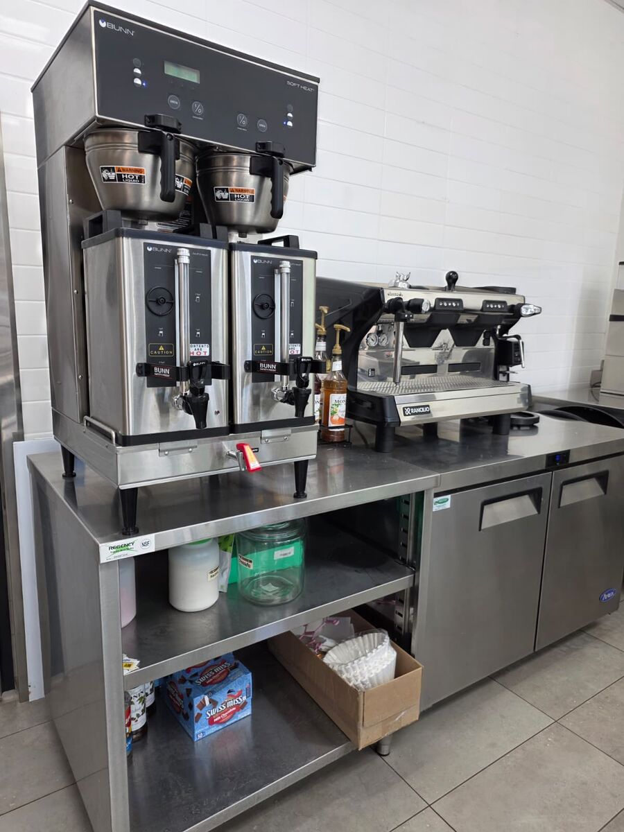 Kiosk and café opportunity at 1415 N. Ashland Avenue 8