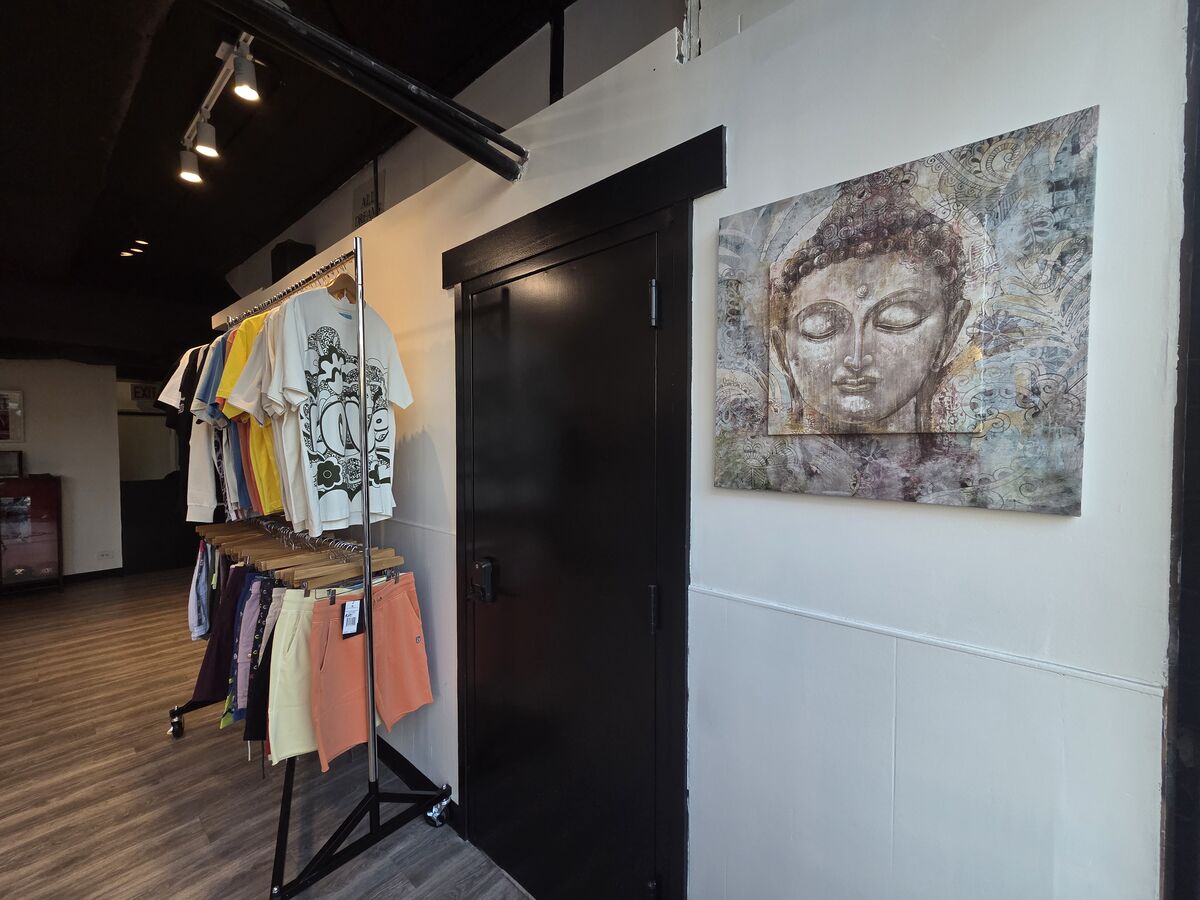 Storefront Center at 838–842 W. Grand Avenue 2