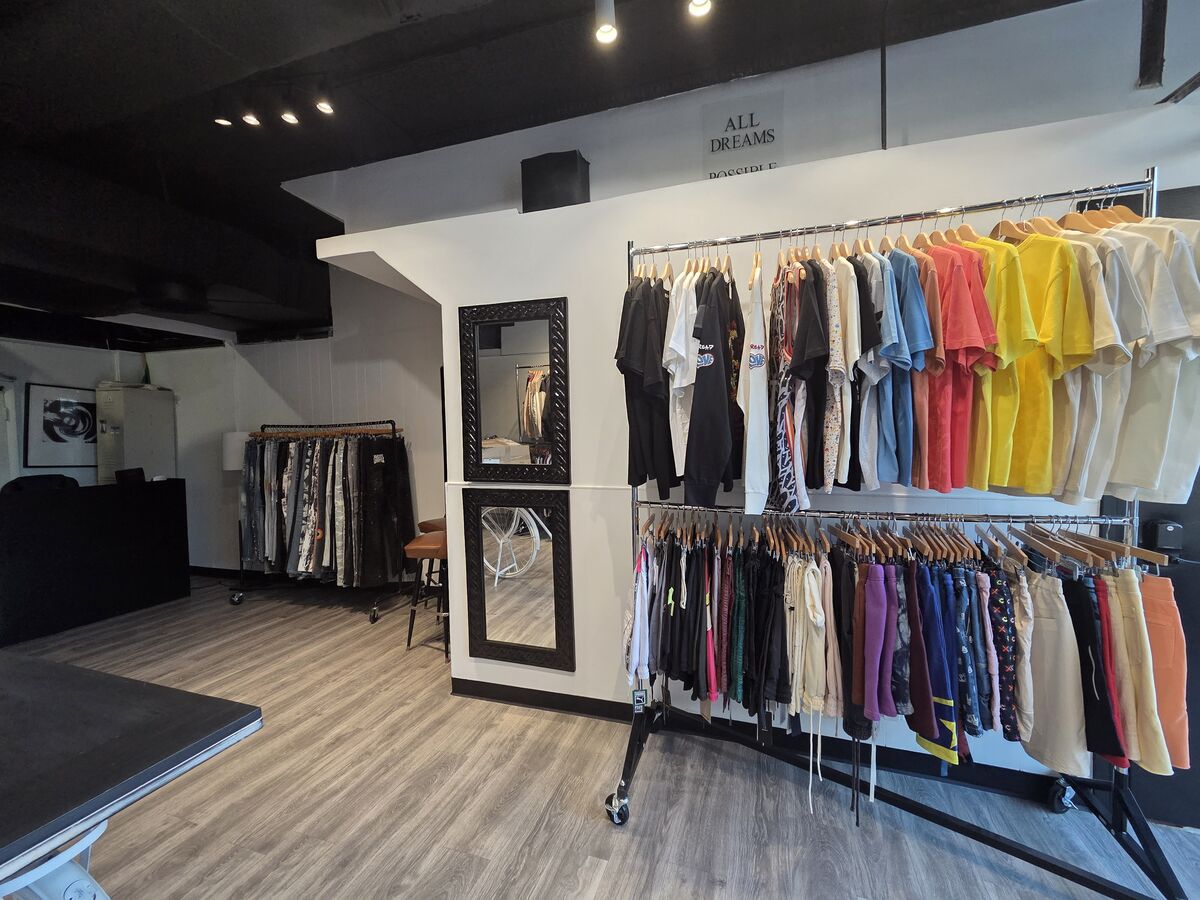 Storefront Center at 838–842 W. Grand Avenue 3