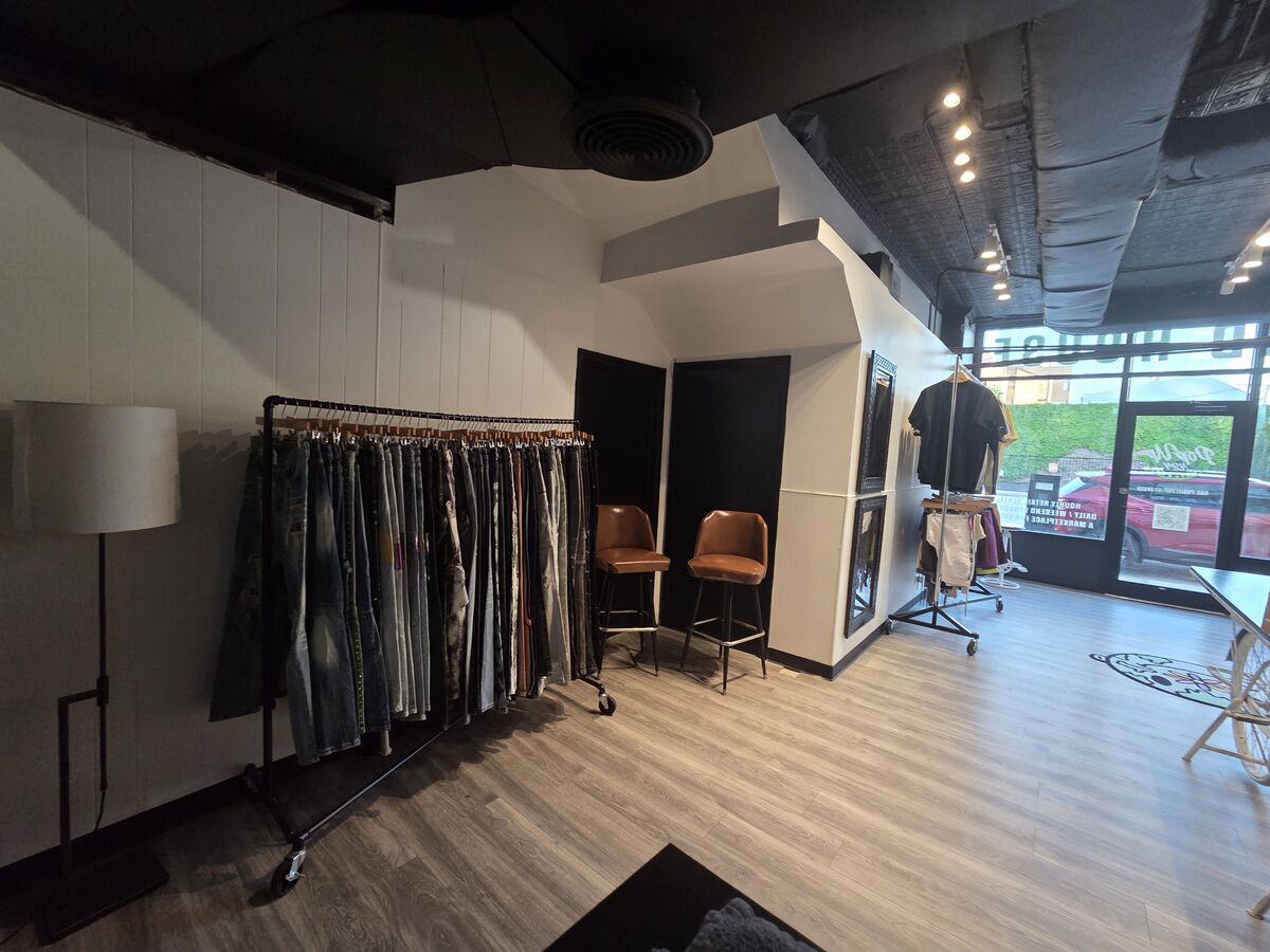 Storefront Center at 838–842 W. Grand Avenue 4
