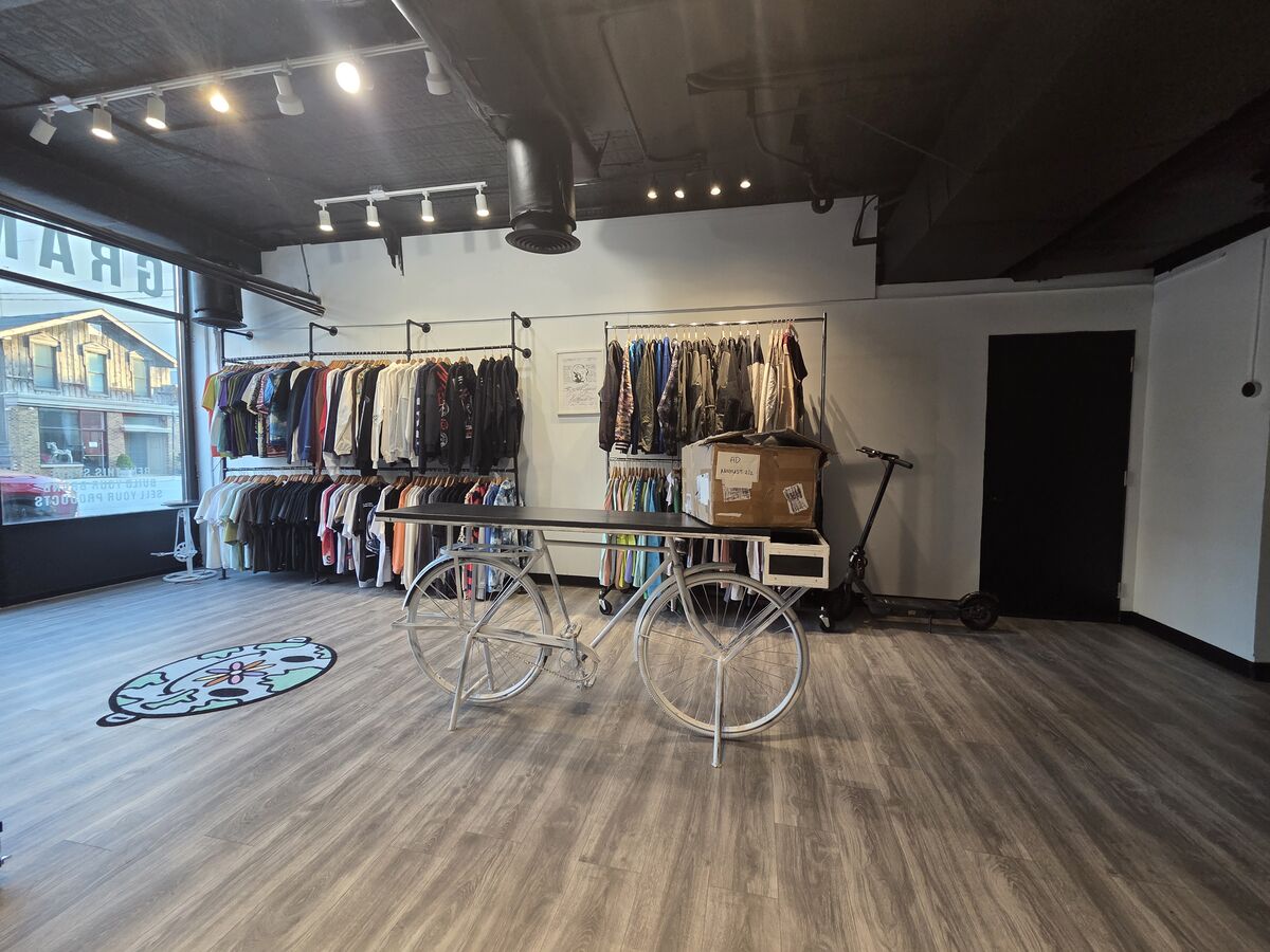 Storefront Center at 838–842 W. Grand Avenue 7