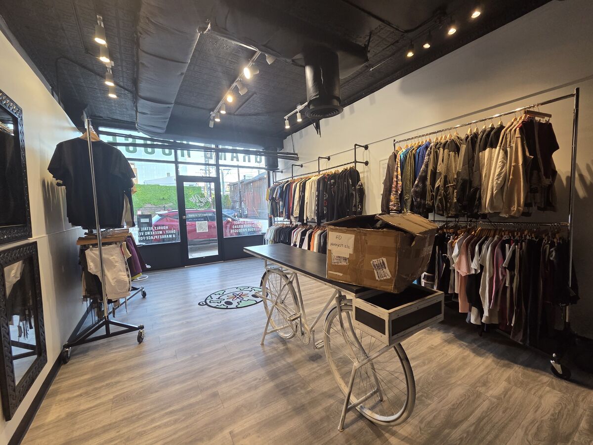 Storefront Center at 838–842 W. Grand Avenue 8