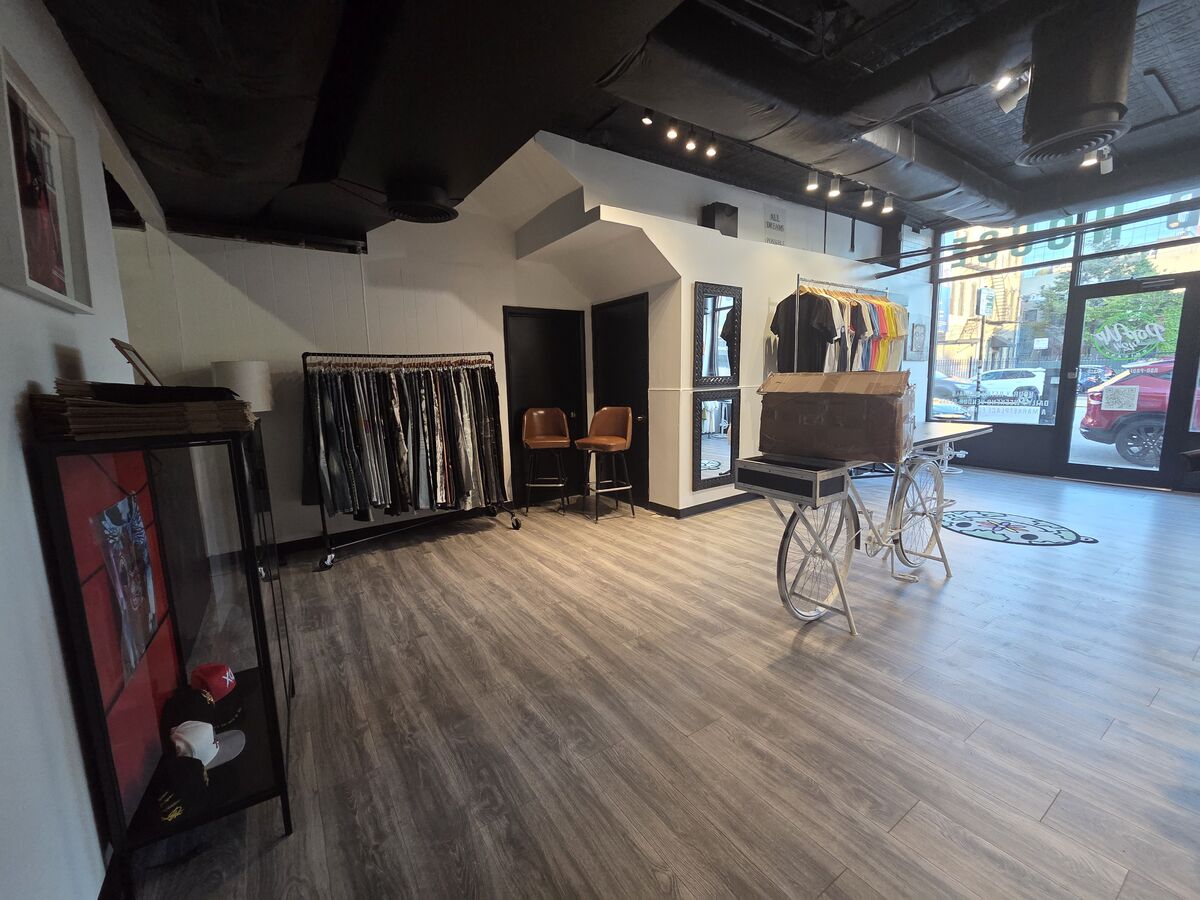 Storefront Center at 838–842 W. Grand Avenue 9