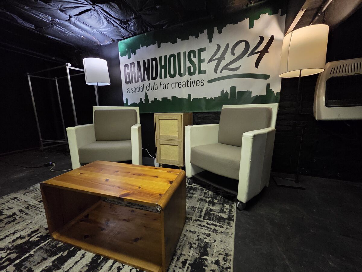 Basement Center studio at 838–842 W. Grand Avenue 5